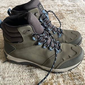 Like new size 12 waterproof boots